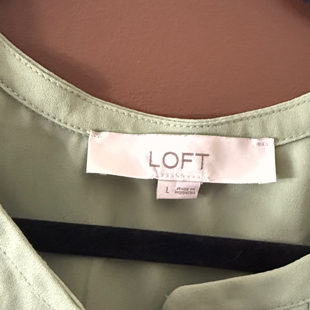 LOFT Pale Green Blouse - Picture 2 of 6